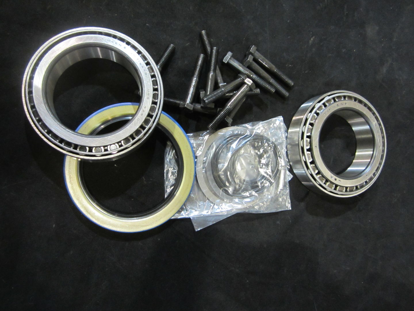 JLG Part # 70003798 – Bearing Replacement Kit