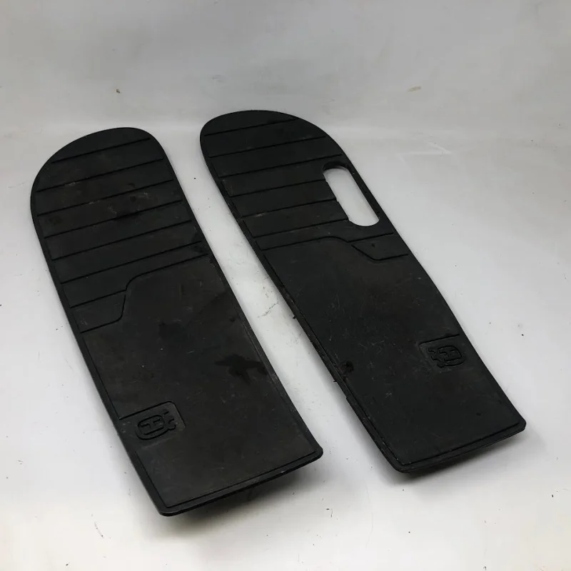 YTH20K46 Husqvarna LH & RH Foot Pads